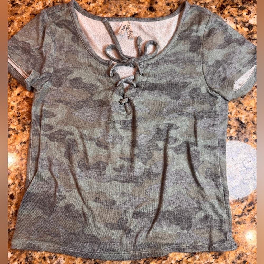 Mudd Camo Lace Up Shirt Women’s Small T-Shirt Y2K inspired